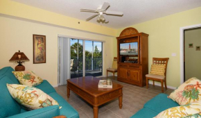 Tastefully decorated 32 with Views of the Estuary OW10-304